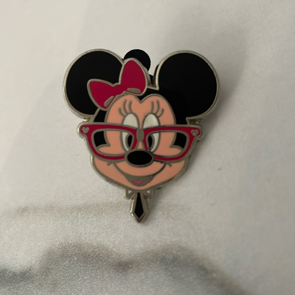 Disney Trading Pins Minnie Mouse with Glasses Nerds Rock Trading Pin.